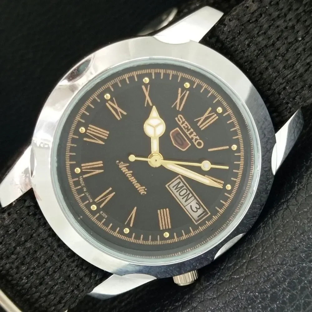 Vintage 1980 Seiko Automatic Mens Silver Watch W/daydate & Gold accents